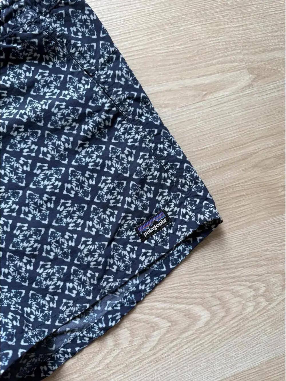 Patagonia Women’s Sz XS Barely Baggies Blue Geometric NetPlus Swim Hiking Shorts